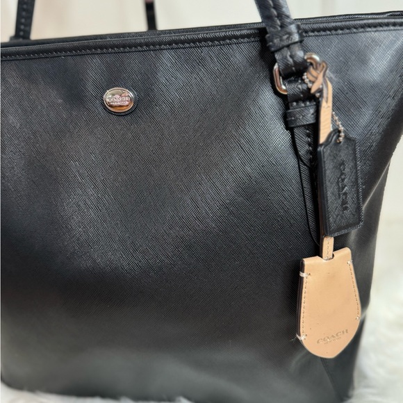 Coach Peyton Zip Top Saffiano Leather Tote Bag in EUC Black - Picture 4 of 13